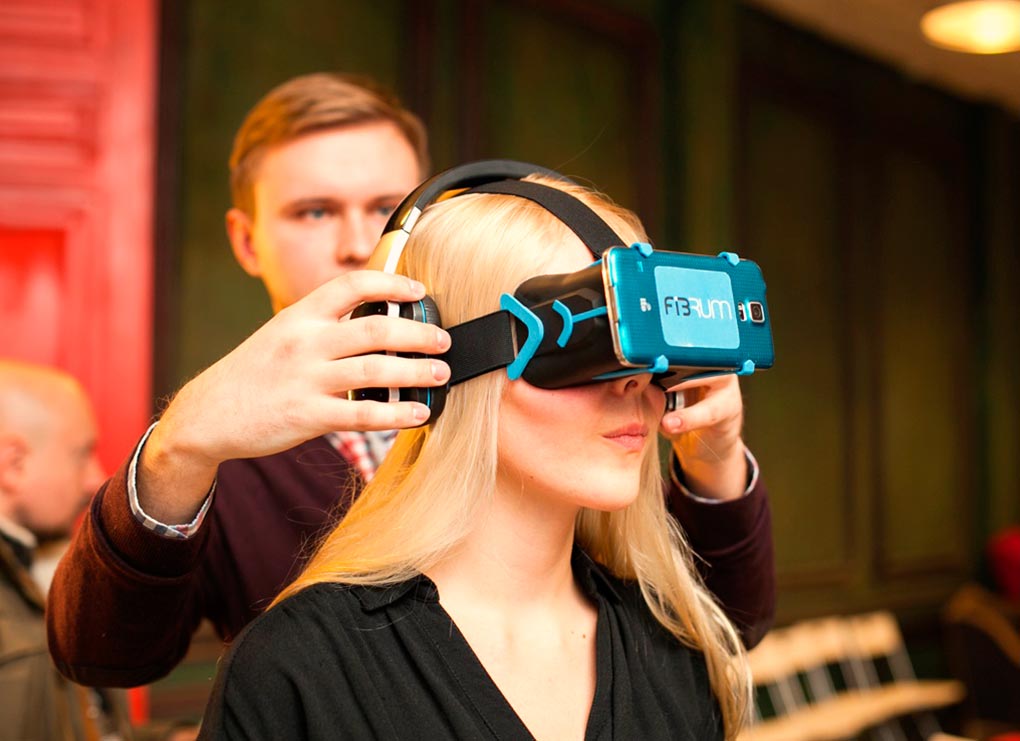 Свити фокс очки виртуальной реальности. Fibrum Pro шлем. Очки виртуальной реальности. VR виртуальная реальность. Шлем виртуальной реальности.