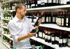 Минпромторг хочет разрешить продажу алкоголя в магазинах маленькой площади