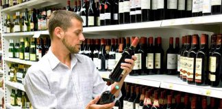 Минпромторг хочет разрешить продажу алкоголя в магазинах маленькой площади