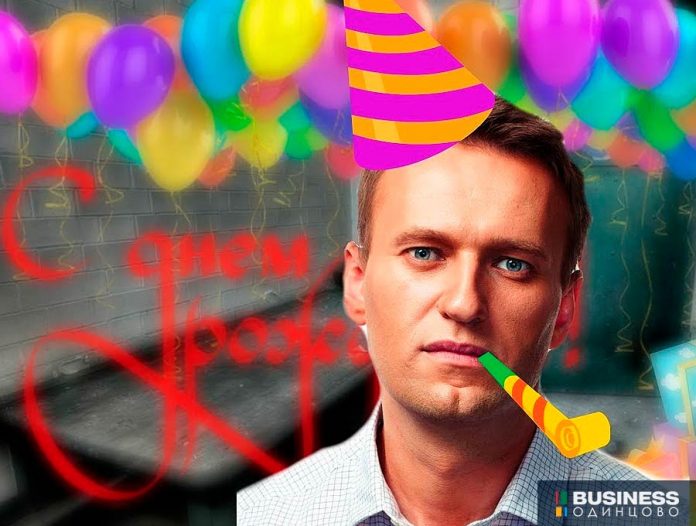 Navalny-696x526.jpg