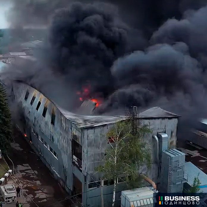 Пожар в Одинцово: горит здание на Баковской ул.