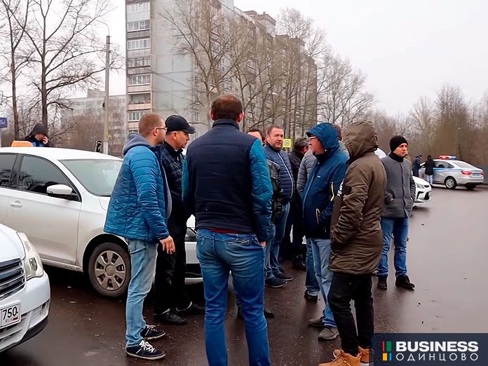 Забастовка водителей Яндекс.Такси в Сергиевом Посаде