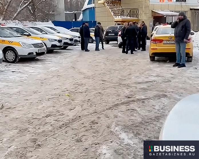 Забастовка таксистов в Лобне: февраль 2022 г.